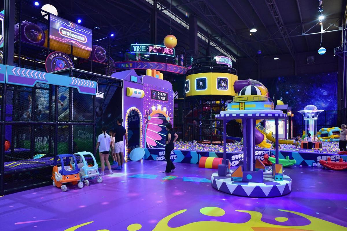 Fotogalería | Así es Dream Planet, el nuevo 'parque de atracciones' de Badajoz