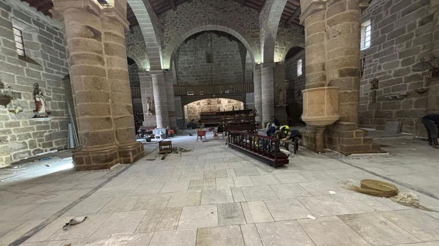Detalle del nuevo suelo instalado de la iglesia de Nuestra Señora de la Asunción de Bermillo.