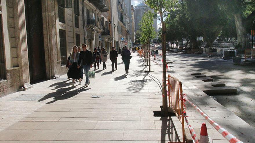 Estado actual de las obras de la Alameda, donde se pueden apreciar las nuevas aceras.