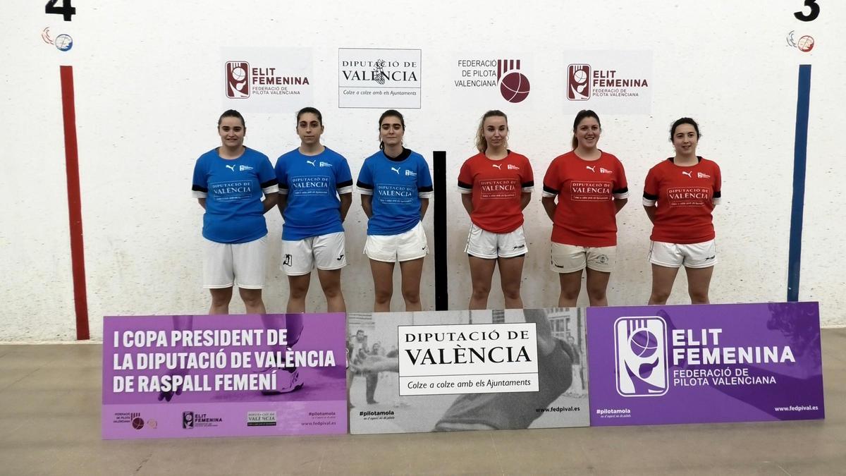 Diumenge, al Trinquet El Zurdo de Bellreguard, tornaren a jugar Ana, Anabel i Mireia, en aquest cas de blau, contra Aida, Joana i Fanni, de roig