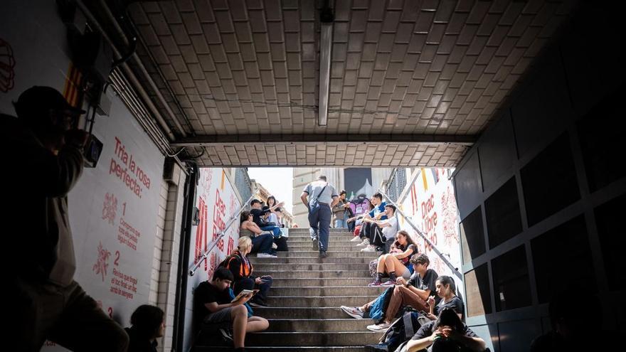 El metro de Barcelona instal·larà generadors per evitar que una apagada deixi aturats els trens als túnels