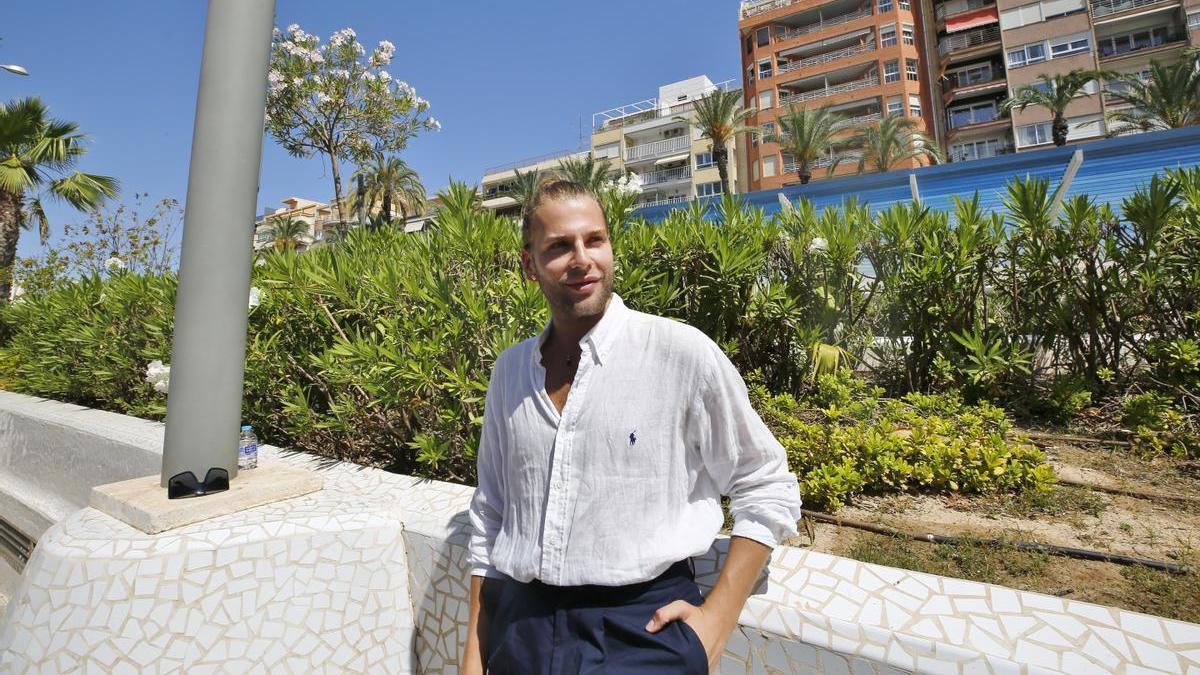 Eduardo Navarrete, en el paseo Vista Alegre de Torrevieja