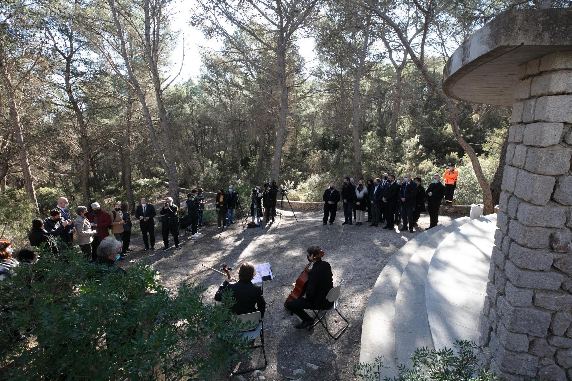 Homenaje a las víctimas del accidente aéreo de ses Roques Altes