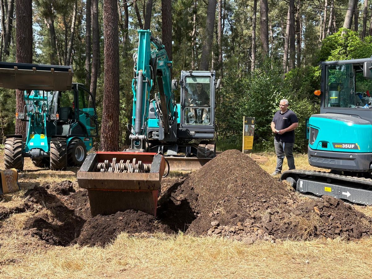Maquinaria realizando demostraciones de funcionamiento en Asturforesta.