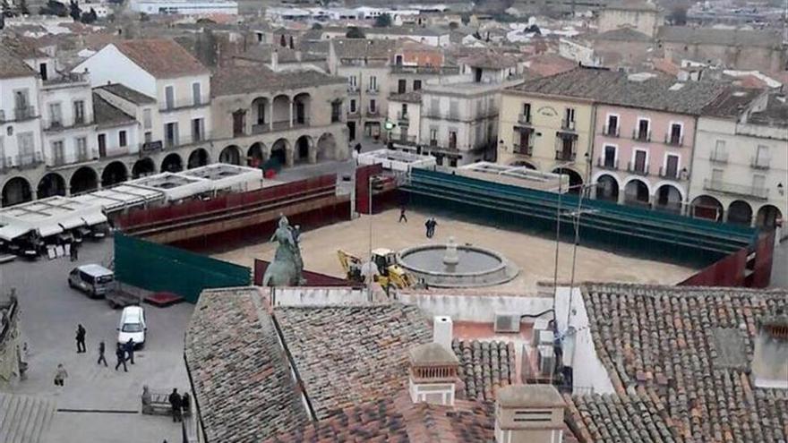 La plaza Mayor de Trujillo recupera tras dos décadas los encierros y capeas