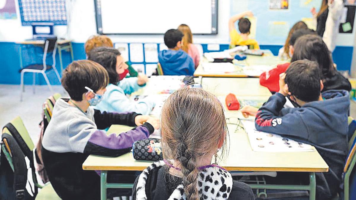 Una alumna ucraïnesa en una aula gironina.