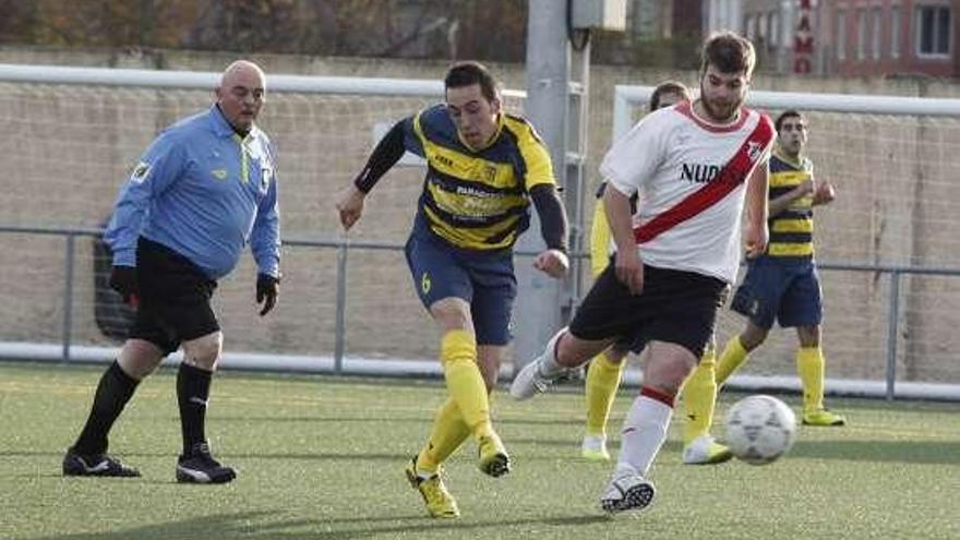 Un partido anterior entre el Agolada y el Silleda. // Bernabé