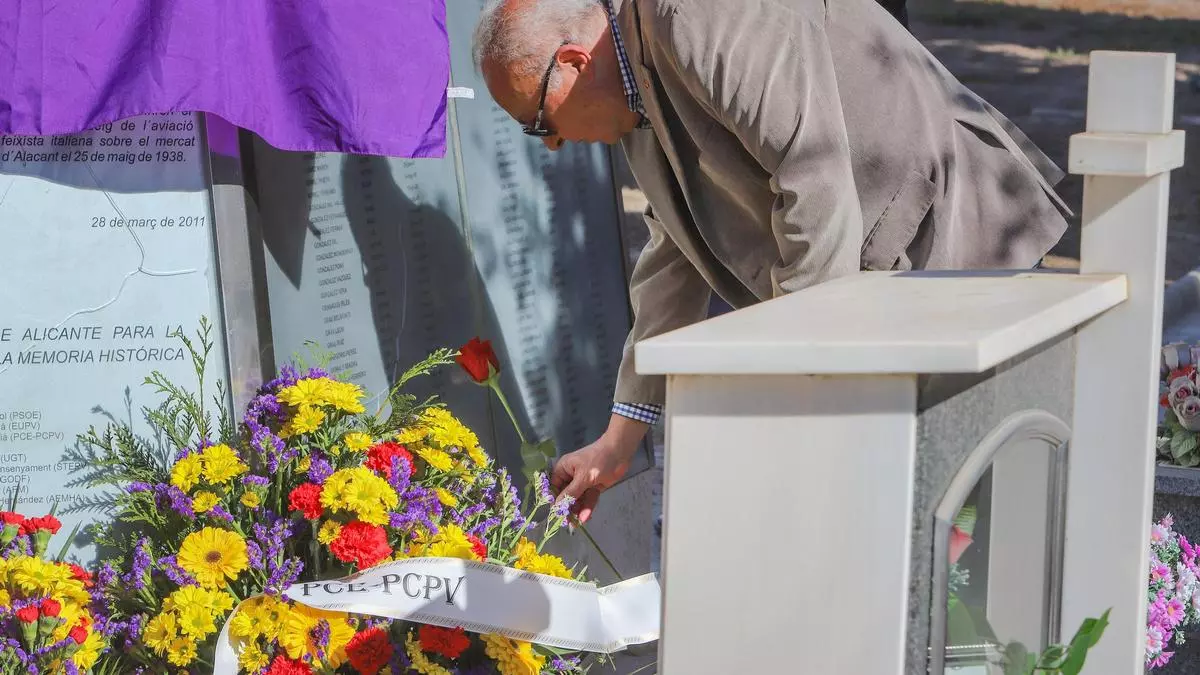 Miguel Hernández: Recitales, música y flores en la Senda del Poeta que finaliza en Alicante