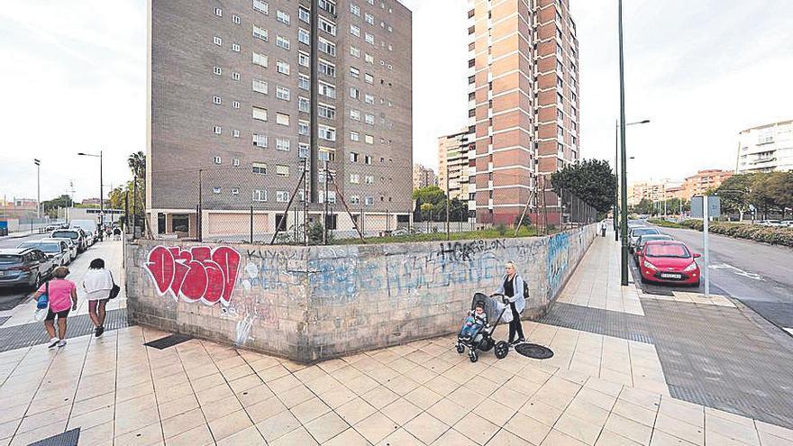 Castelló no descarta acudir a los tribunales para evitar la gasolinera