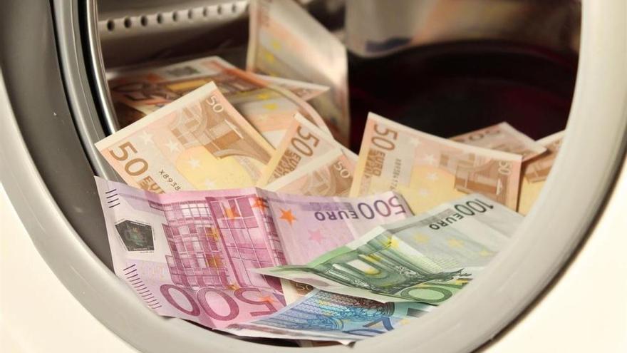 El uso de billetes de 100 euros, en mínimos