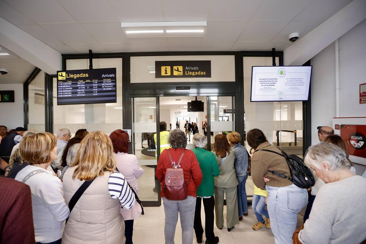 Zona de llegadas del aeropuerto de Córdoba poco después del aterrizaje de uno de los primeros vuelos de Binter, el pasado mes de abril.