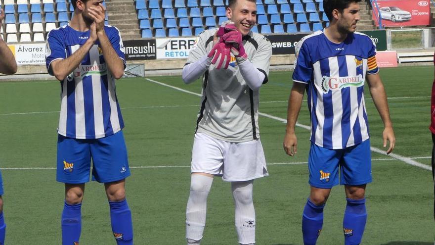 Díaz, entre Cunill i Romero, abans del Figueres-Espanyol B