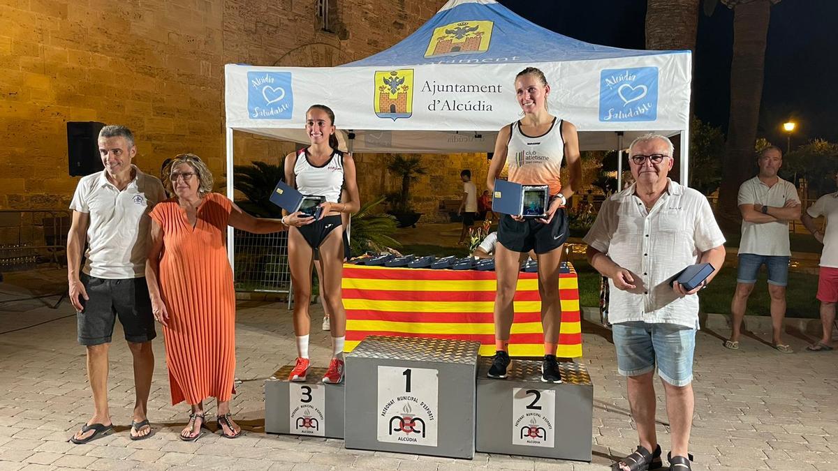 Podio femenino en la Cursa Ronda Murada Ciutat d&#039;Alcúdia