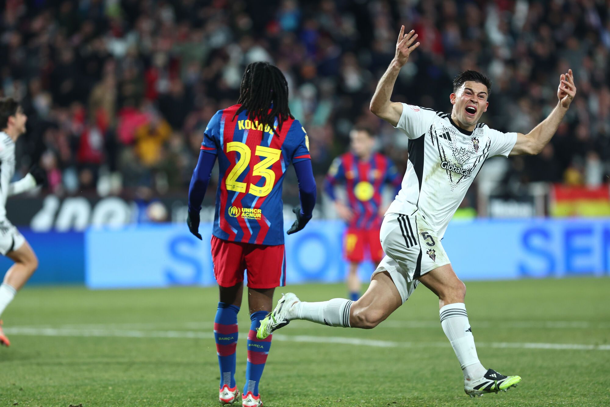 Javi Moreno, jugador del Albacete, explica la diferencia de jugar contra Madrid y Barça: "Son más anárquicos"