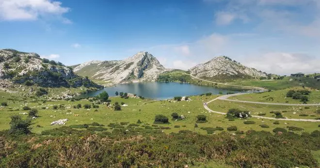 La carretera de montaña más bonita de España recorre 24 kilómetros y está en la Cordillera Cantábrica