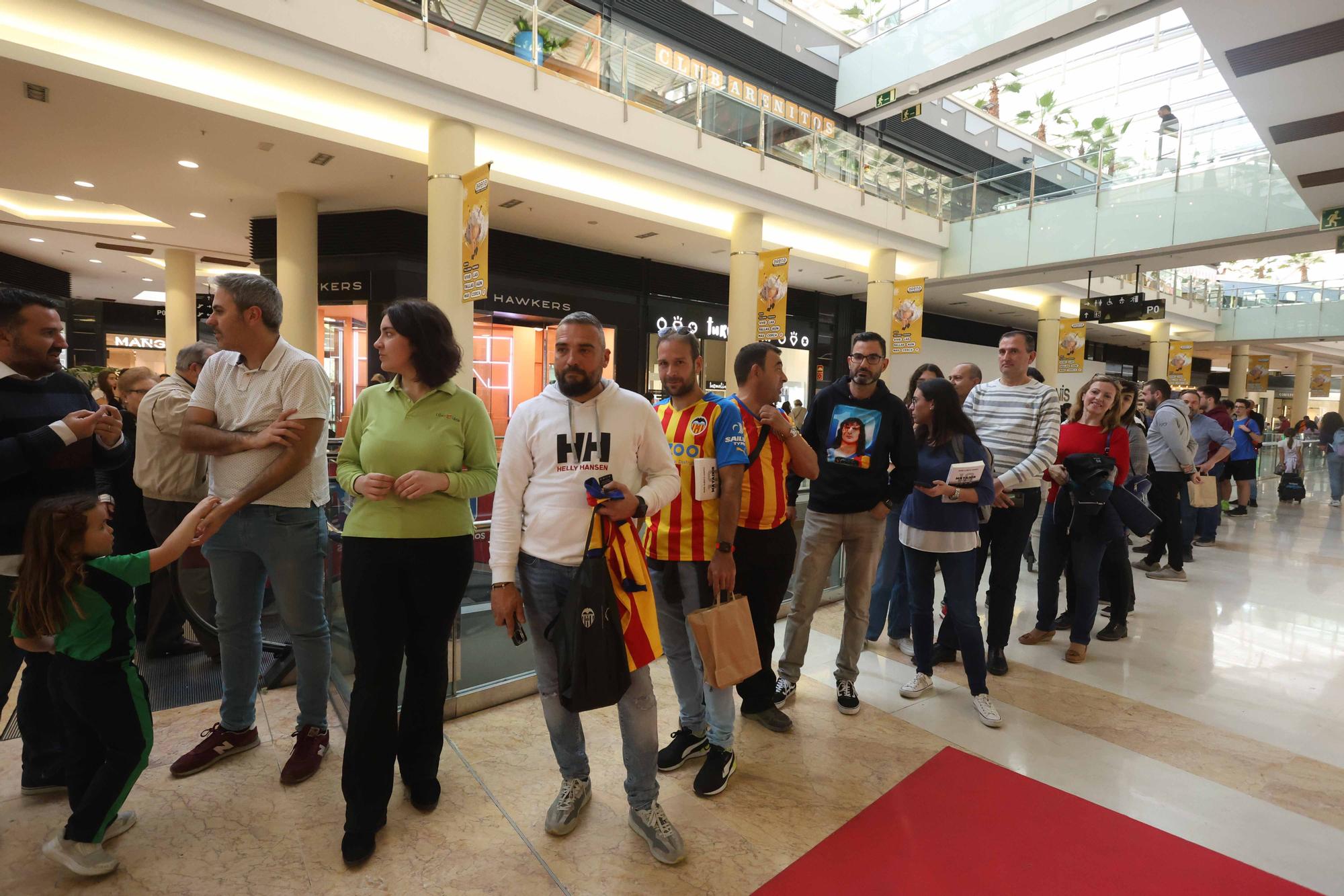 La firma de libros de Kempes en Valencia