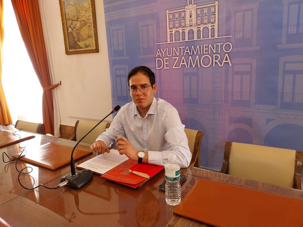 El concejal Pablo Novo informa del protocolo de limpieza durante la Semana Santa