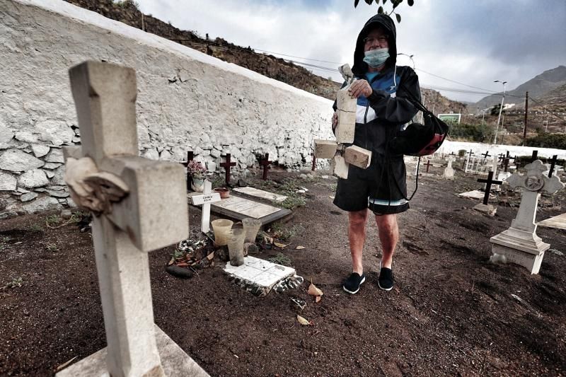 Reposición de cruces en el cementerio de San Andrés, en Santa Cruz de Tenerife.