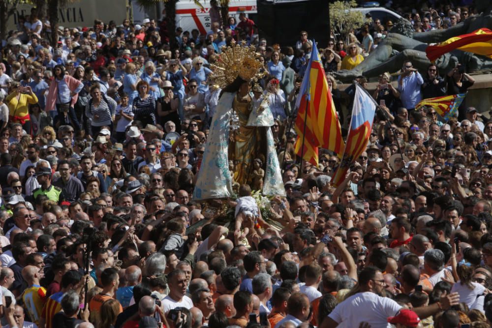 Día de la Virgen de los Desamparados: Traslado de la Mare de Déu