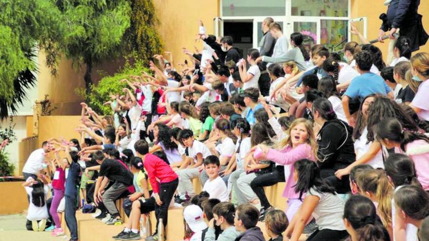 Imágenes de la IV cursa solidaria a beneficio de APAAC en el CEIP Santa Eulària