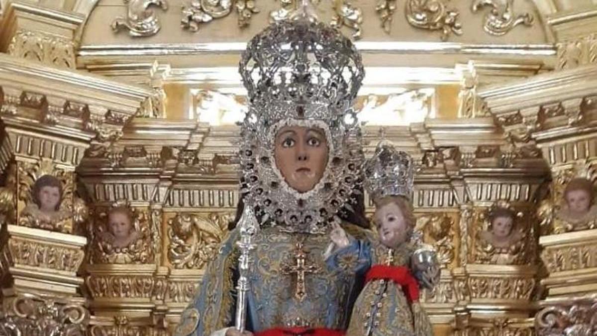 La Fuensanta, este miércoles luciendo el manto valenciano