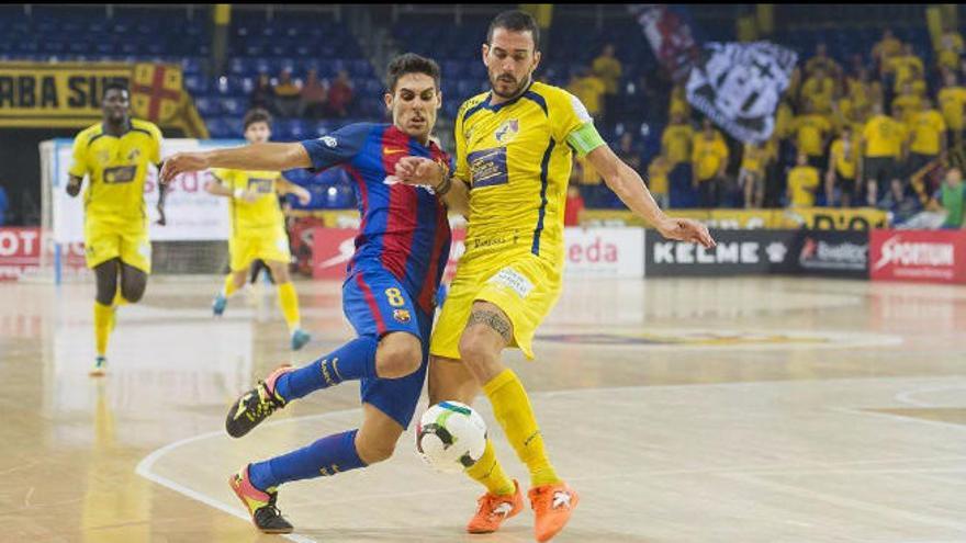 Julio Delgado en un partido frente al Barcelona