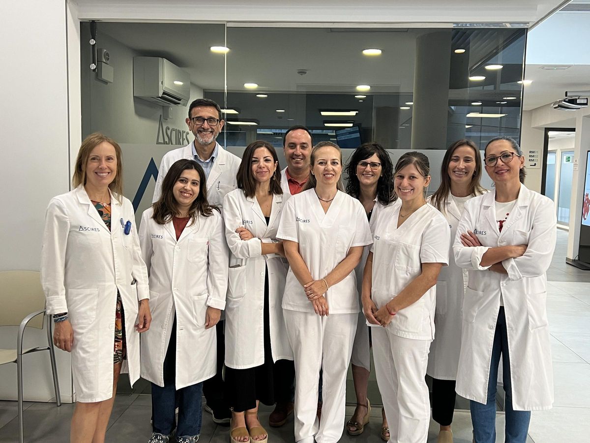 Parte del equipo de la Unidad Cardiovascular de Ascires, liderada por la Dra. Alicia Maceira (primera por la izquierda) y del departamento de I+D+i, dirigido por José Manuel Santabárbara (en el centro).