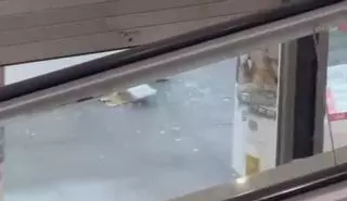 Tres encapuchados intentan atracar una joyería del centro comercial El Mirador
