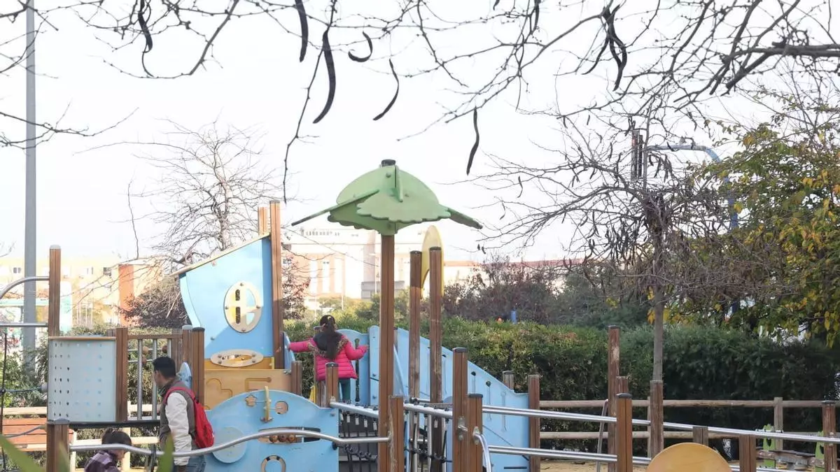 Alicante avanza en la creación de sombras en tres parques infantiles