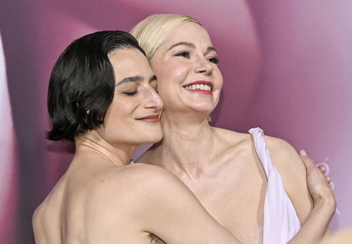 Jenny Slate y Michelle Williams en el estreno de 'Dying for Sex' en Nueva York.