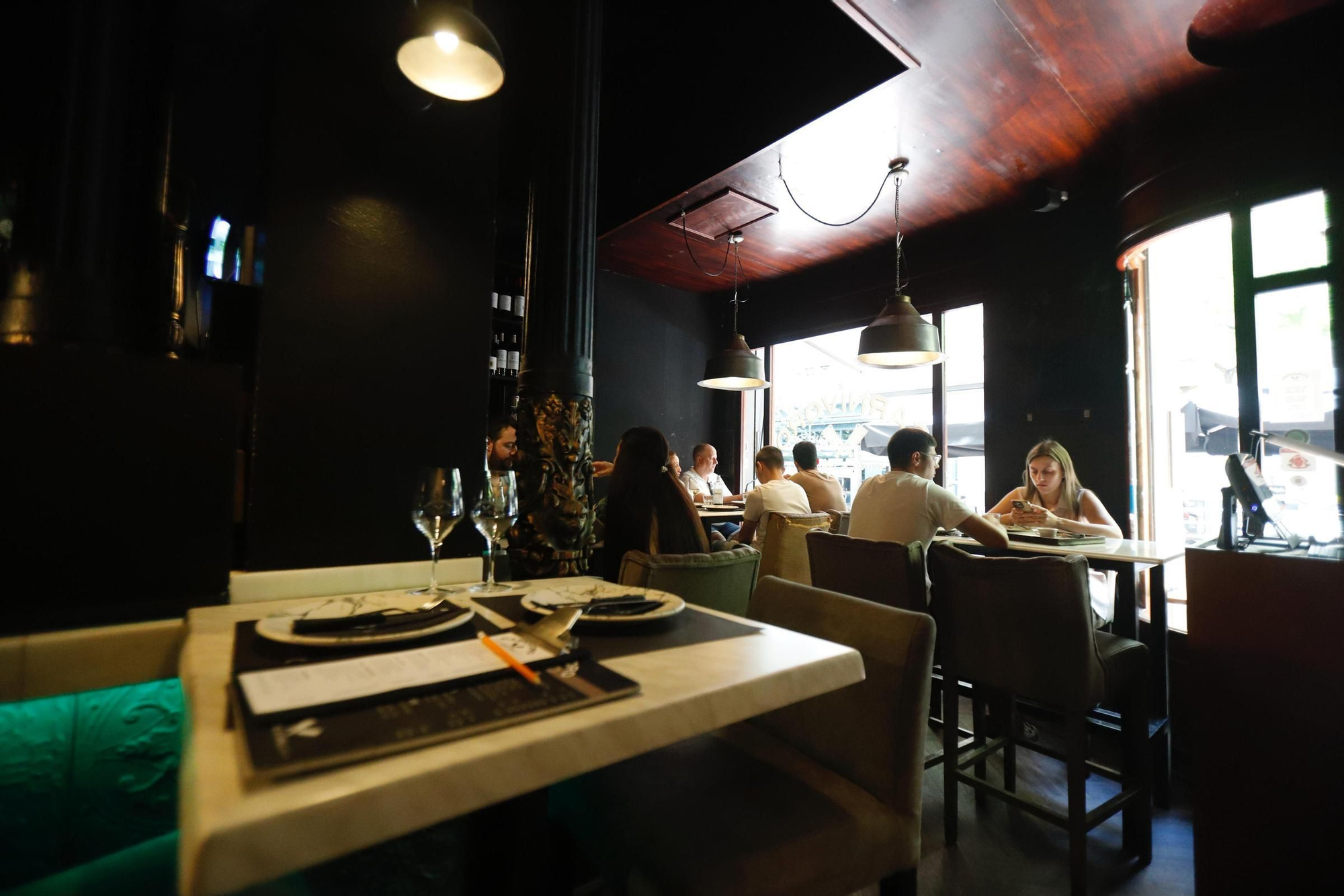 En imagenes | Carnívoro, el restaurante con los mejores huevos rotos de Zaragoza: “Nos hace especiales, más que la carne”