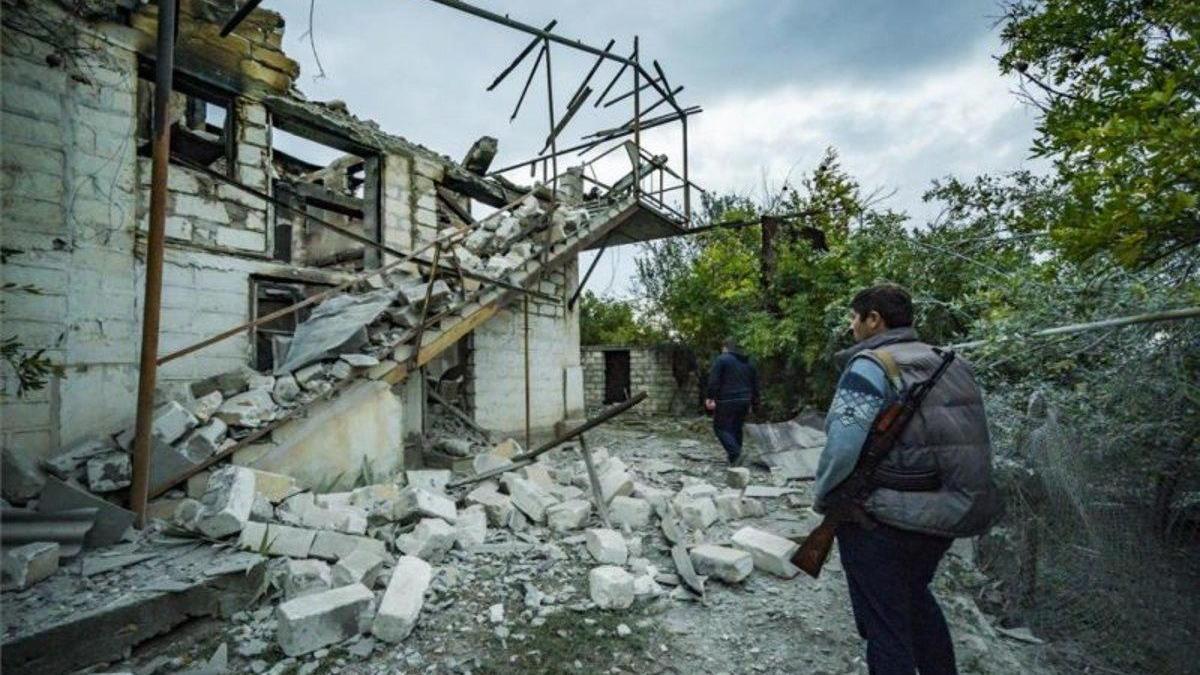 Armenia y Azerbaiyán acuerdan un &quot;alto el fuego humanitario&quot; desde el lunes