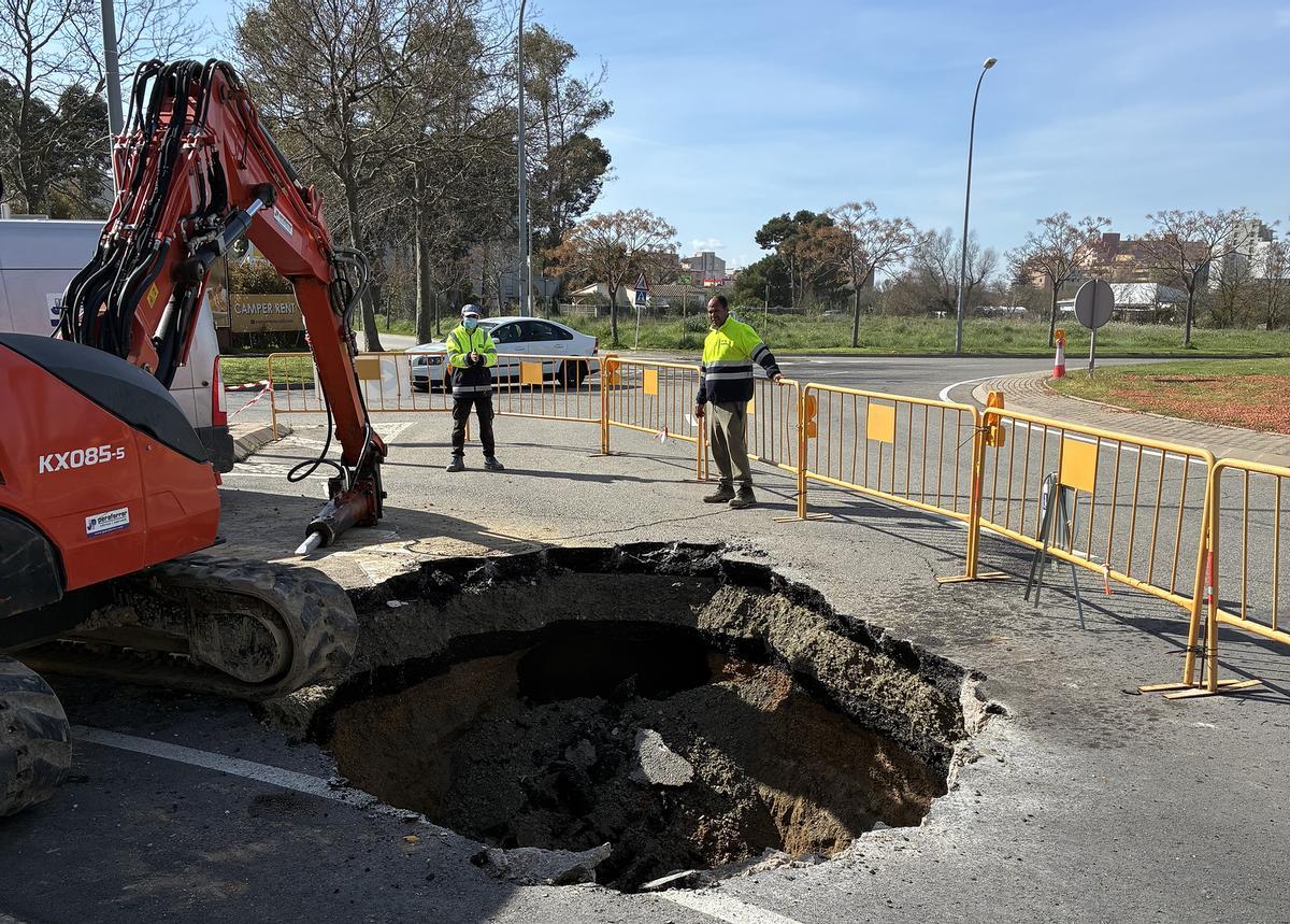 Els serveis tècnics de l'Ajuntament estan duent a terme les inspeccions necessàries per determinar l'abast de la incidència.