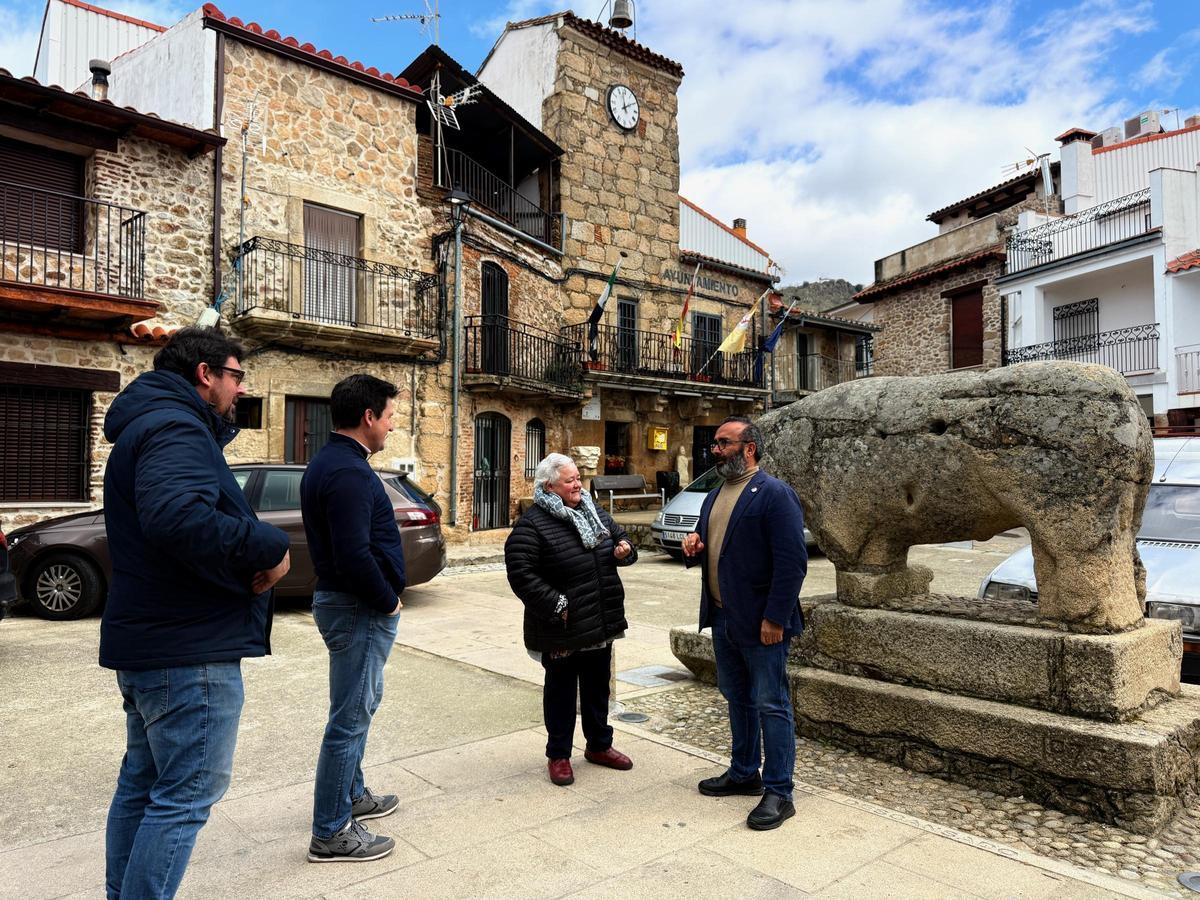 Miguel Ángel Morales, en su visita a Segura de Toro.