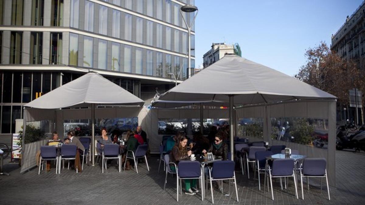 Terraza en el Paral.lel con la calle Sepúlveda.