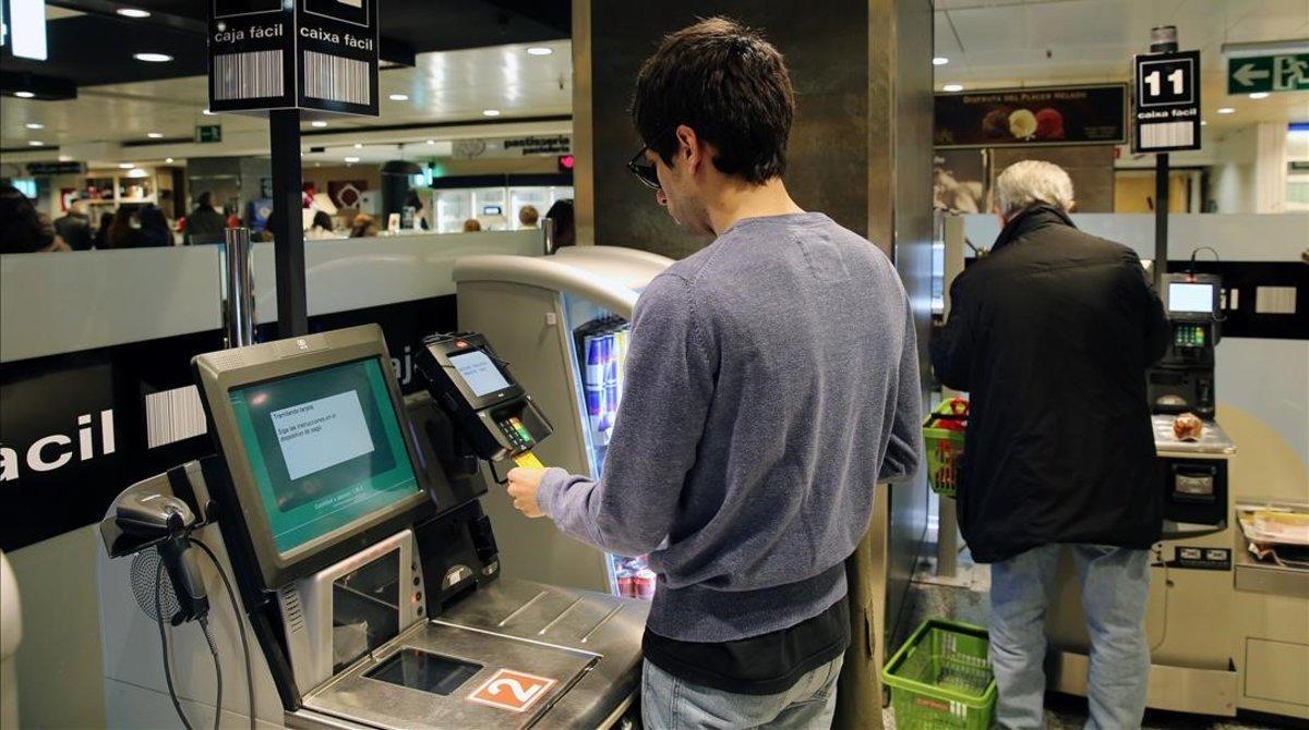Cajas de autopago en El Corte Inglés.