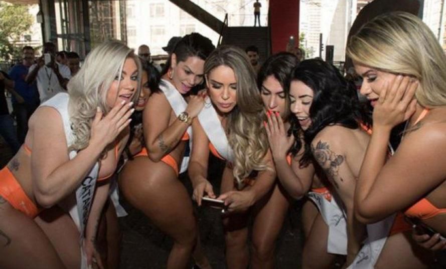 Las Miss Bumbum, a la caza de Pokémon