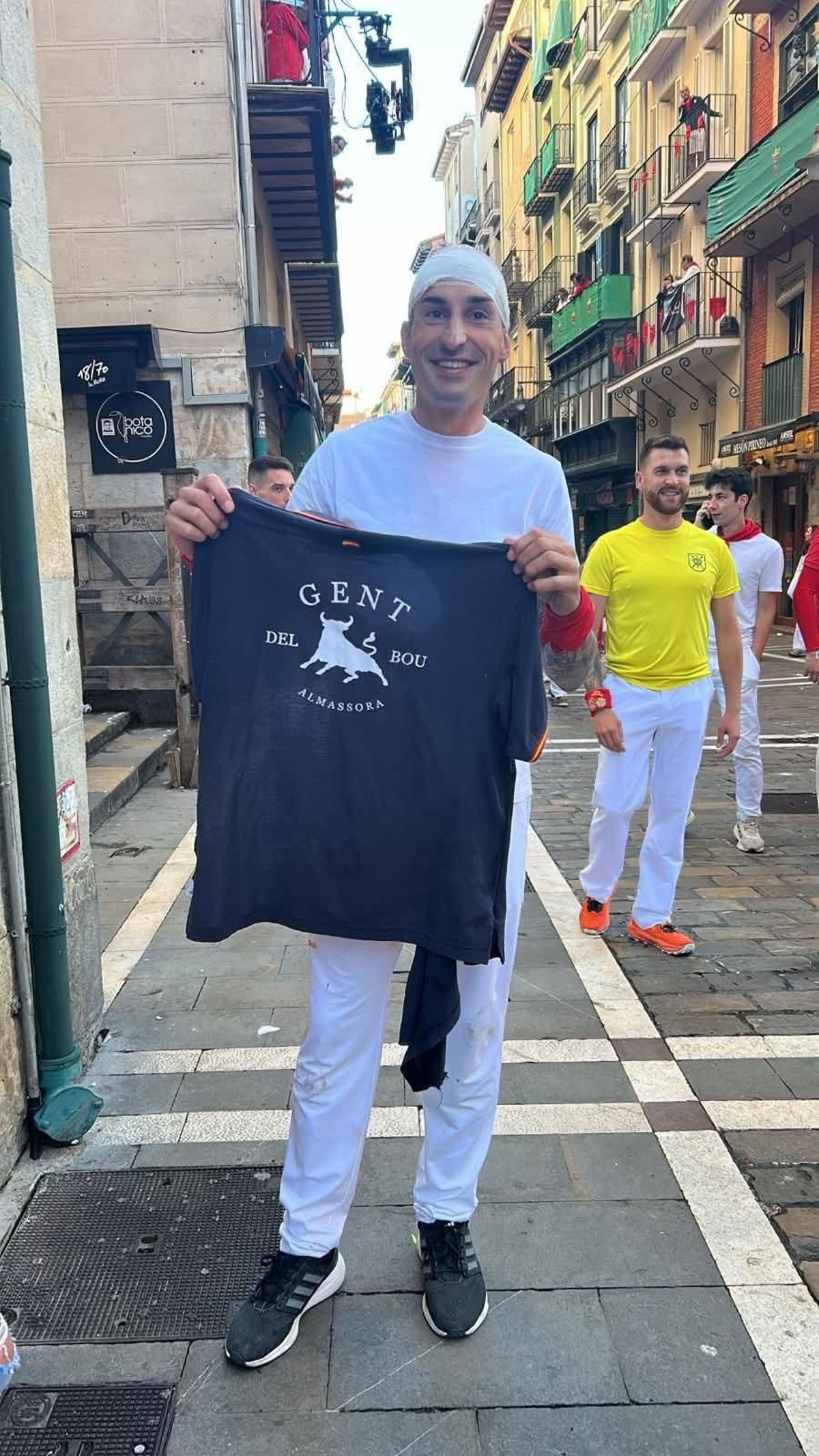 Pablo Gil, con su polo 'protector', en Pamplona.