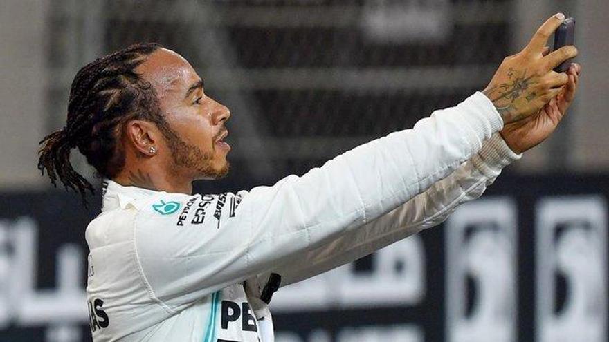 Hamilton regresa a su sitio tras ganar su sexto título