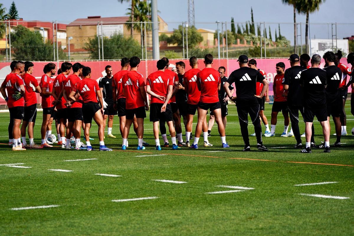 Entrenamiento del Sevilla FC este lunes en la CD José Ramón Cisneros Palacios