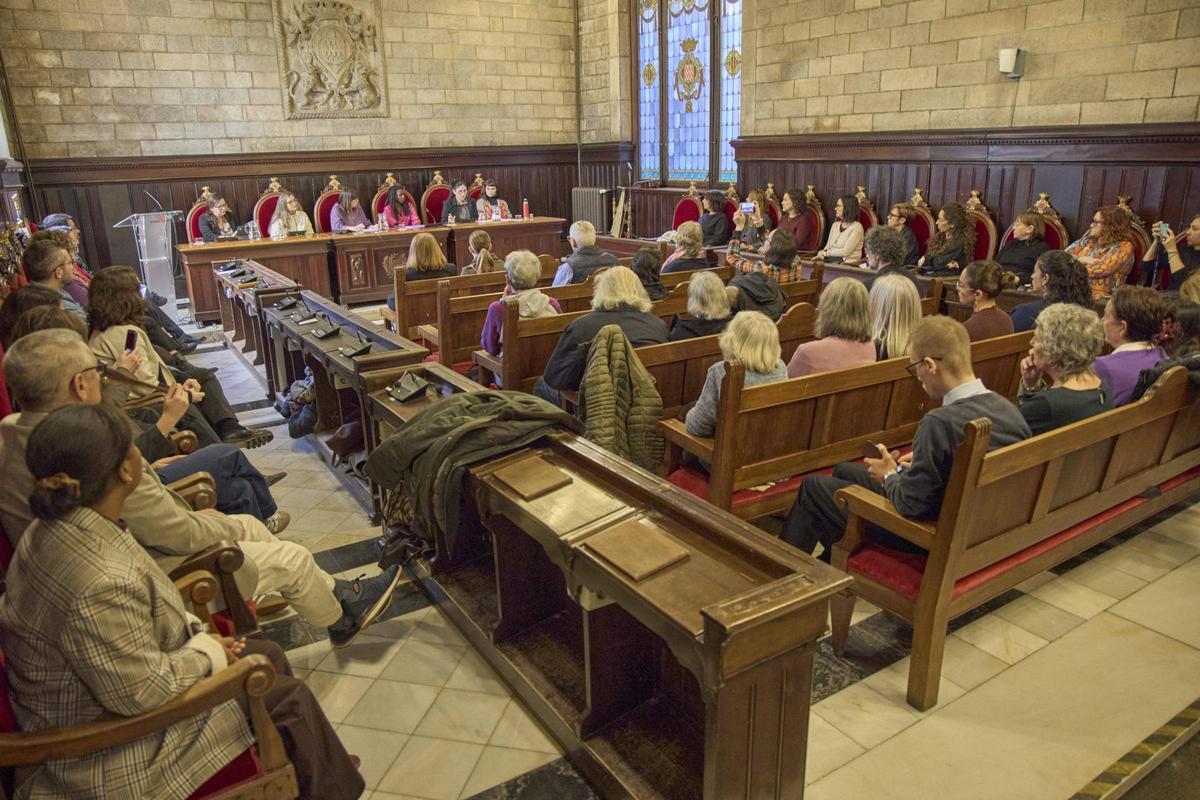 Les imatges de l'acte institucional del 8M a l'Ajuntament de Girona