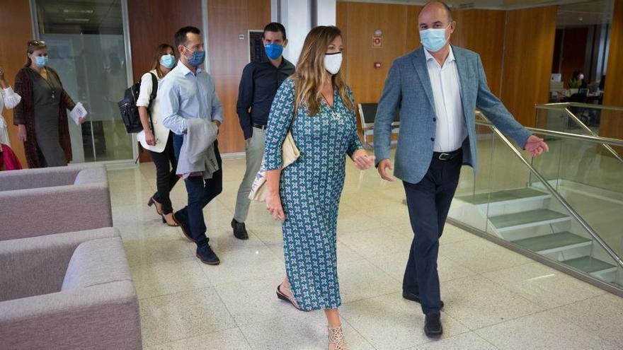 Patricia Gómez, Vicent Marí, and behind Rafa Ruiz and Marcos Serra, yesterday at Consell headquarters.