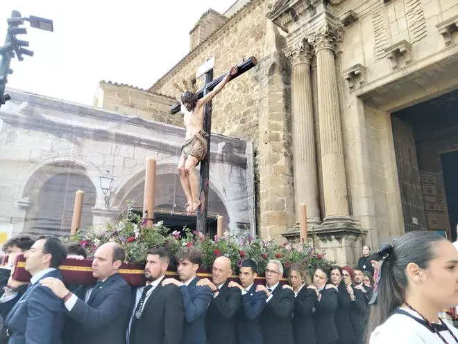 Fotogalería | Semana Santa de Plasencia: el estreno de la Hermandad del Calvario y Nuestra Señora de la Amargura