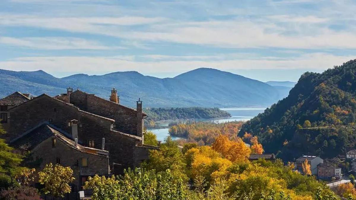 El origen de esta localidad aragonesa se remonta al siglo XI, cuando fue fundada como fortaleza por los musulmanes.
