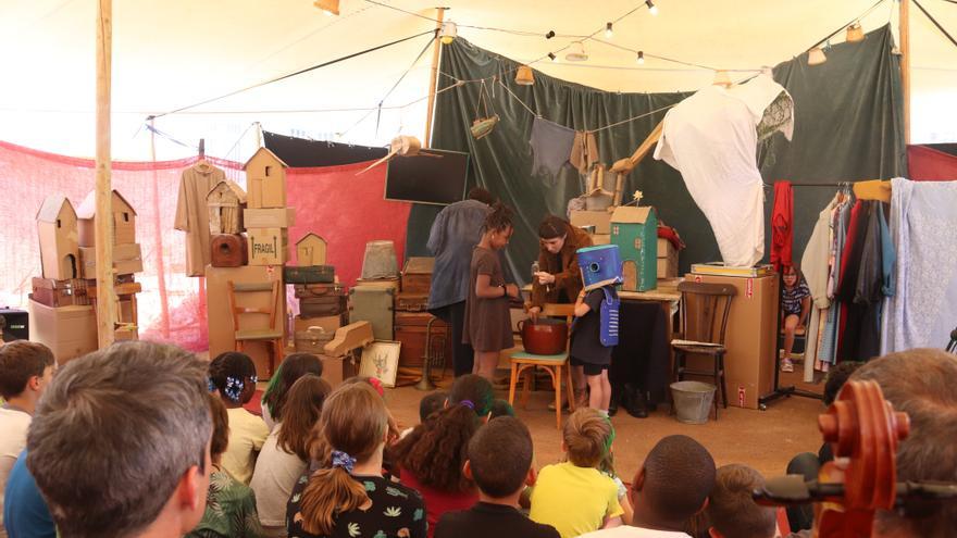 Un escola de Banyoles representa un espectacle de titelles creat per alumnes d&#039;entre 6 i 7 anys
