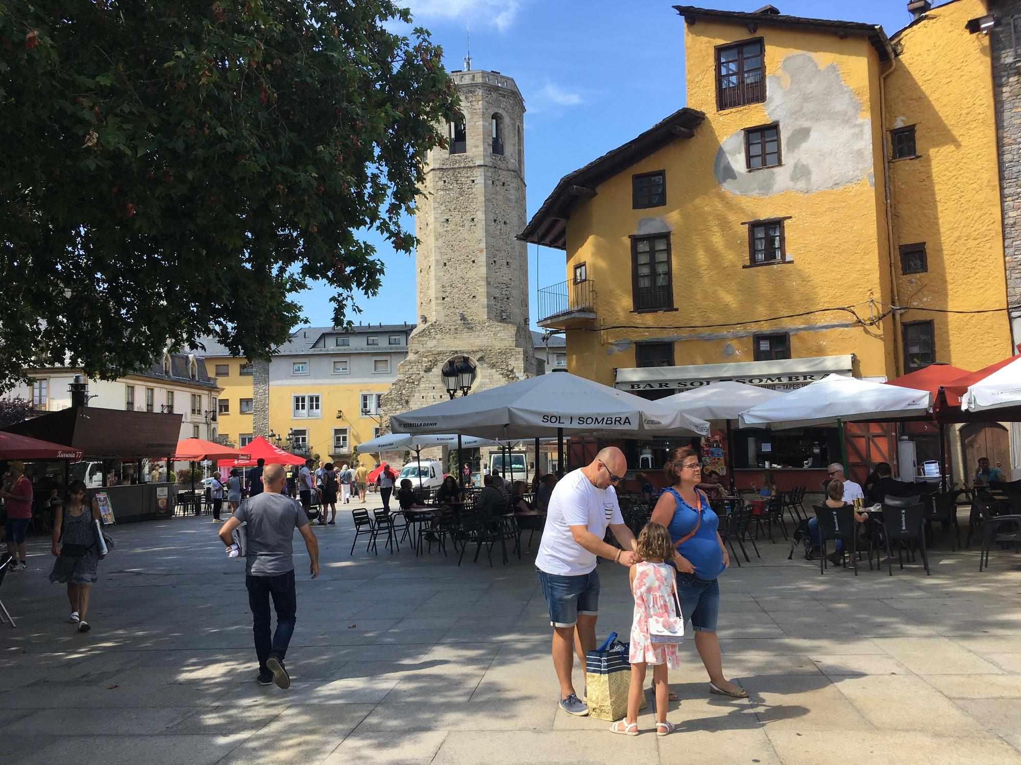 Les cues s'estableixen a la Cerdanya pel pont d'Agost