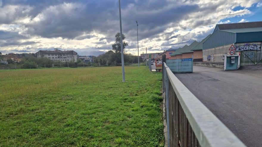 La parcela que acogerá la nueva sede del taxi en Oviedo. | LNE