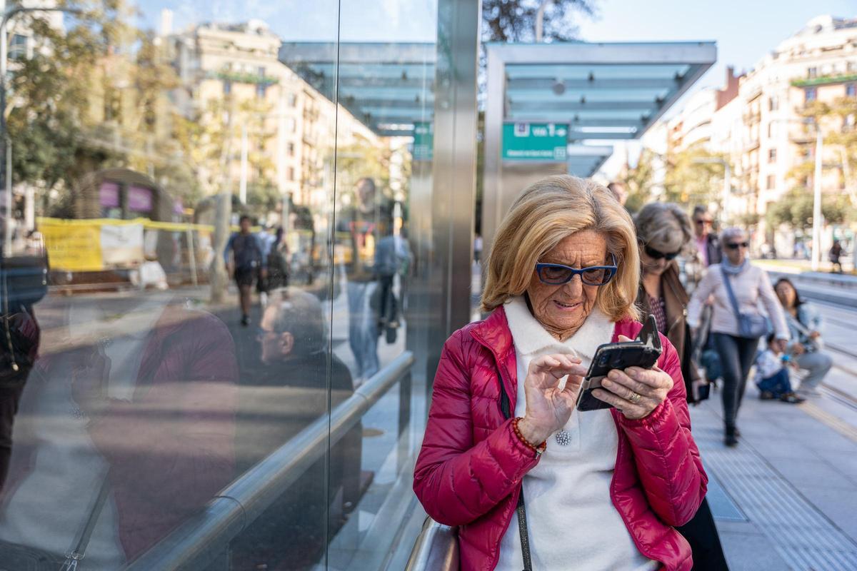 El tranvía se estrena entre Glòries y Verdaguer entre expectación vecinal y sin acto político