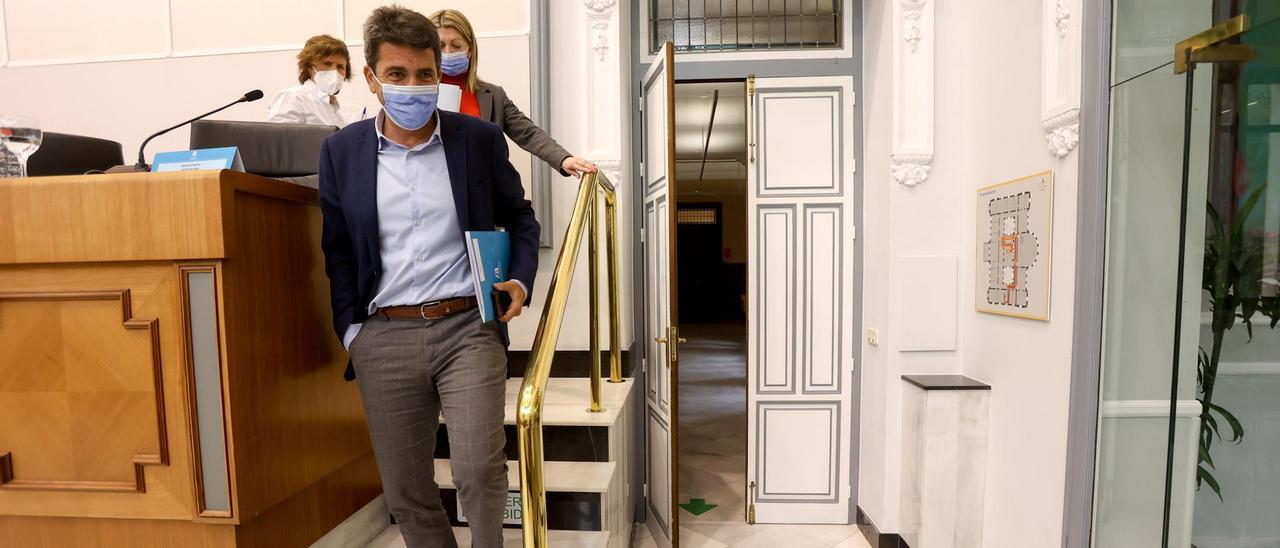 Mazón tras un pleno extraordinario que aprobó ayudas en la Diputación de Alicante.