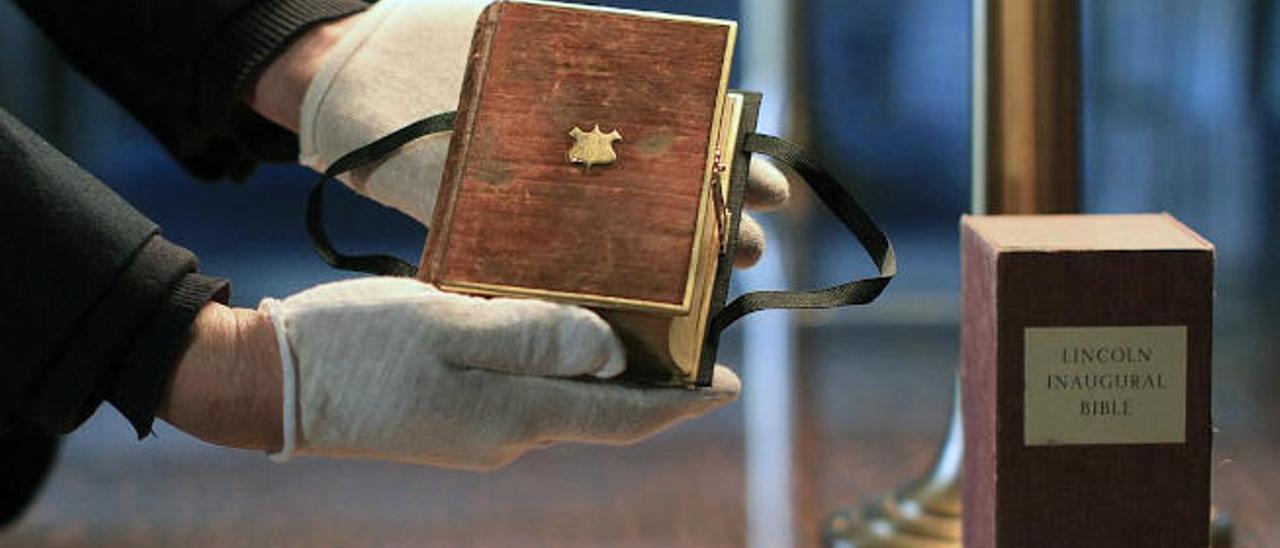 La Biblia con la que el presidente Abraham Lincoln juró su cargo en 1861.